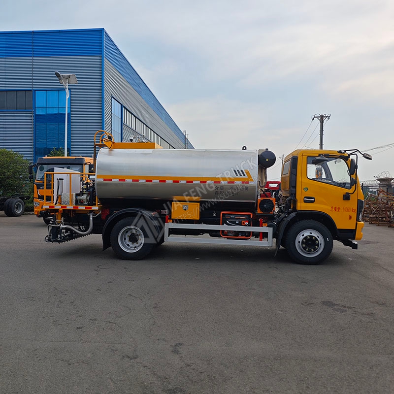 Dongfeng 8-cubic-meter asphalt spreader truck