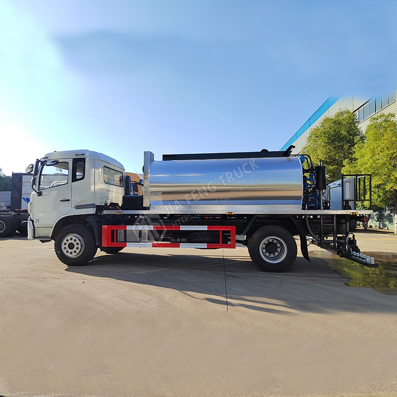 Dongfeng 12-cubic-meter asphalt spreader truck