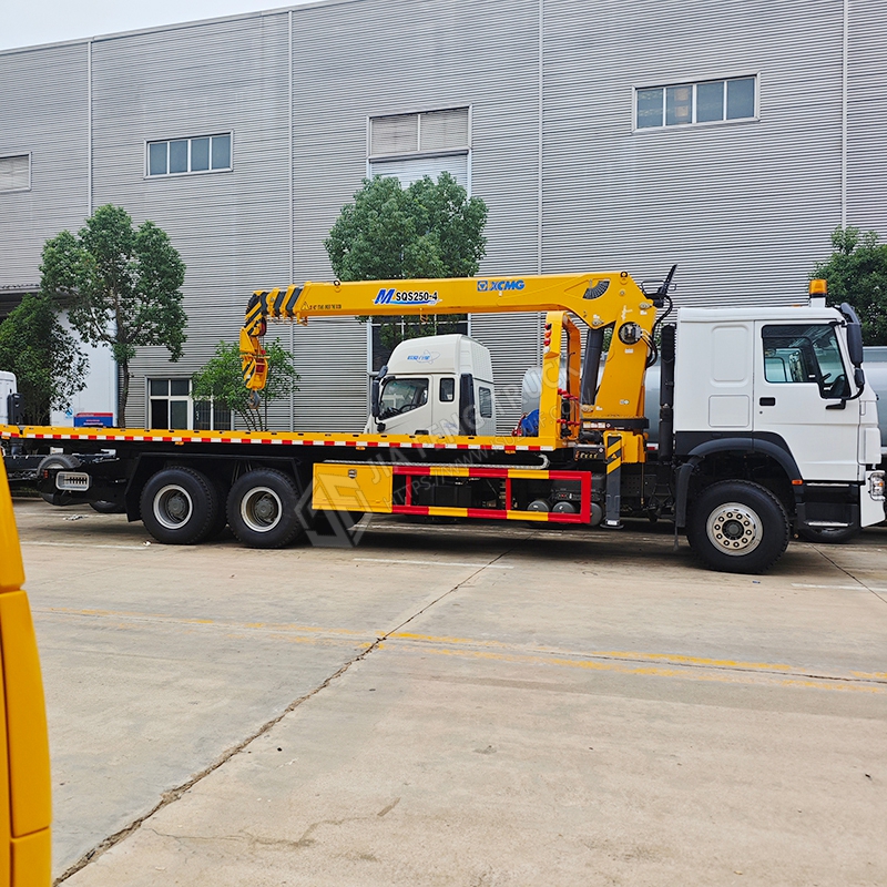 Sinotruk HOWO 6x4 с 10-тонным 4-секционным бум-прицепом XCMG