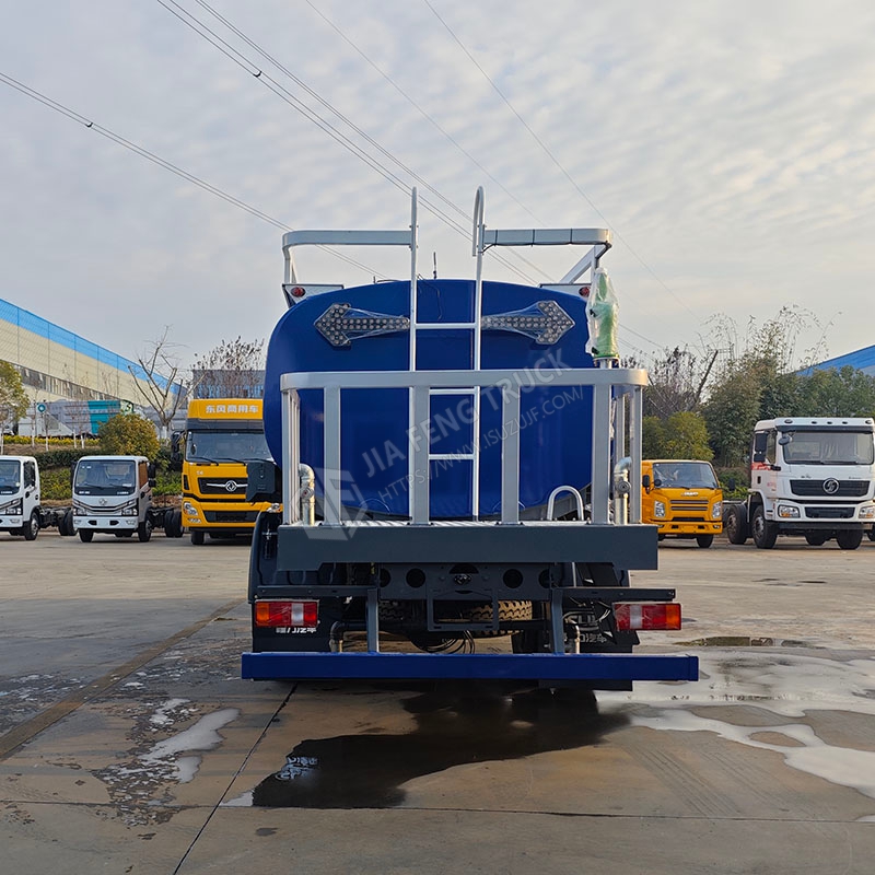 Sinotruk Howo 8-Ton Water Tanker