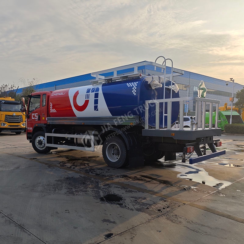 Sinotruk Howo 8-Ton Water Tanker