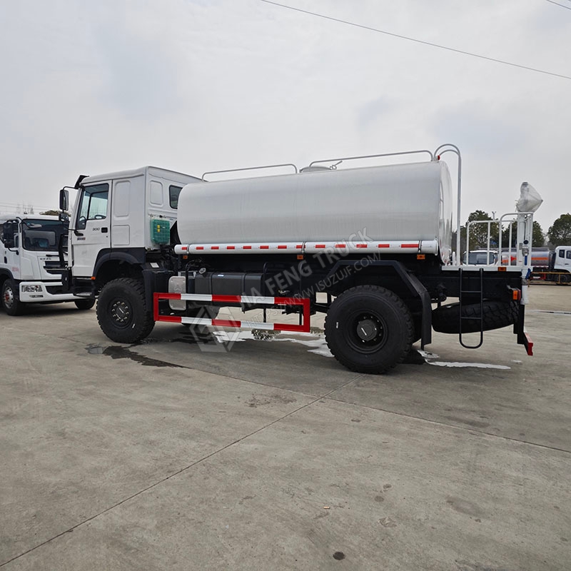 Sinotruk Howo 10-Ton Water Tanker with Engineering Chassis