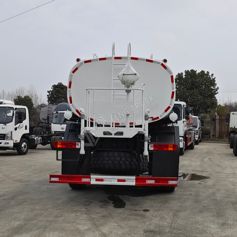 Sinotruk Howo 10-Ton Water Tanker with Engineering Chassis