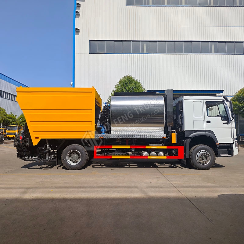 Sinotruk HOWO 4x2 Synchronized Stone Chip Seal Truck, Right-Hand Drive