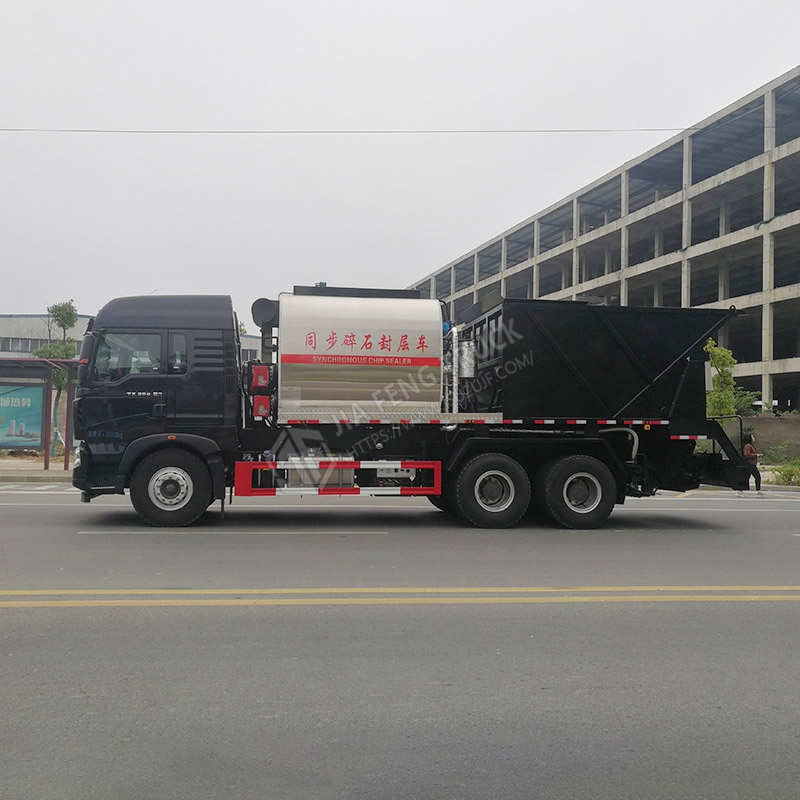 Sinotruk HOWO 6x4 Synchronized Stone Chip Sealing Truck