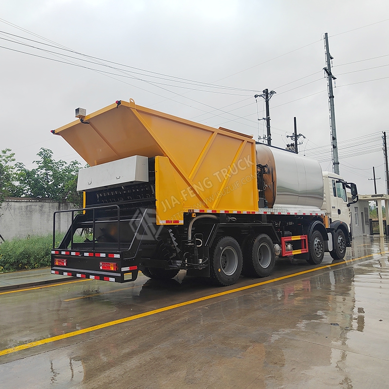 HOWO 8x4 Asphalt Cutting and Sealing Machine 8+12