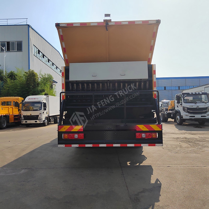 Shacman Automobile 8x4 Synchronized Stone Chip Sealing Machine