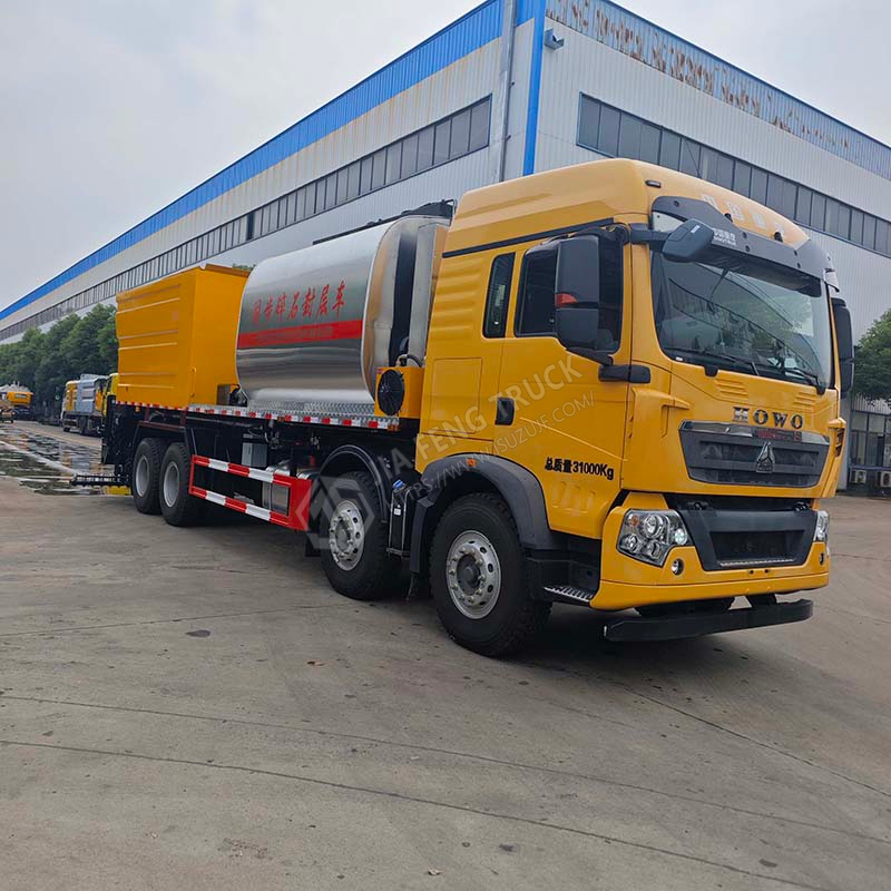 Sinotruk HOWO 8x4 Synchronized Stone Chip Seal Truck