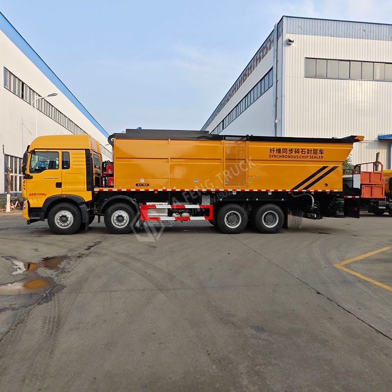 Sinotruk Howo 18-cubic-meter Synchronous Stone Chip Seal Machine