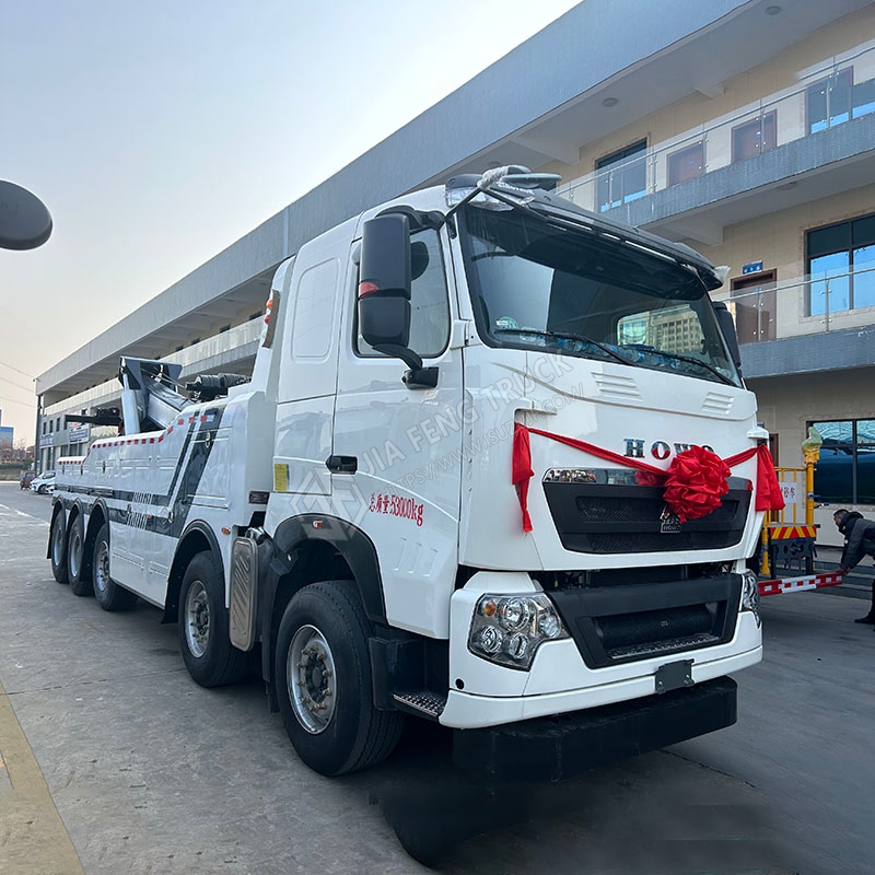 Sinotruk Howo 8x8 شاحنة الإنقاذ الثقيلة مع الرافعة