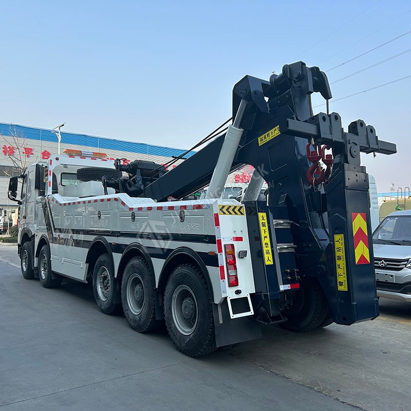 Sinotruk Howo 8x8 شاحنة الإنقاذ الثقيلة مع الرافعة