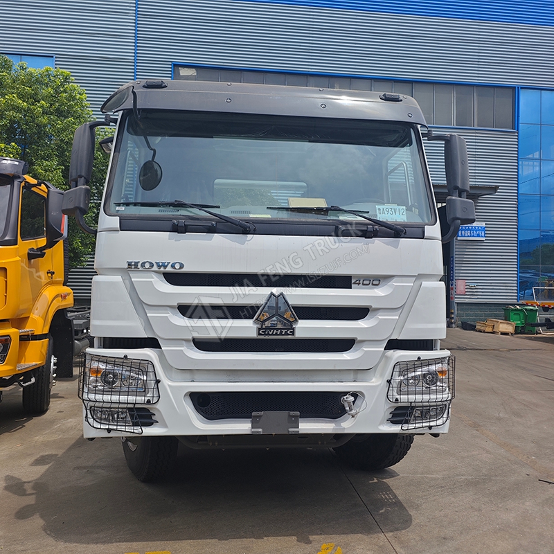 Sinotruk HOWO 8x4 Heavy-Duty Tractor with Crane