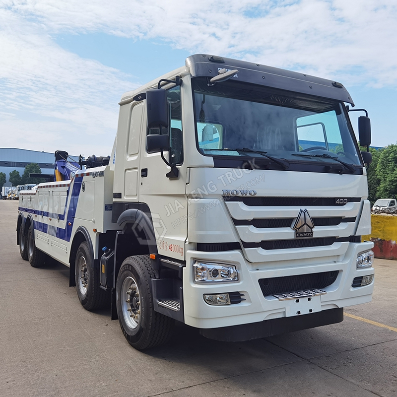 Sinotruk Howo مقطورة ثقيلة 50 طن مع تكوين 4x8 ورافعة