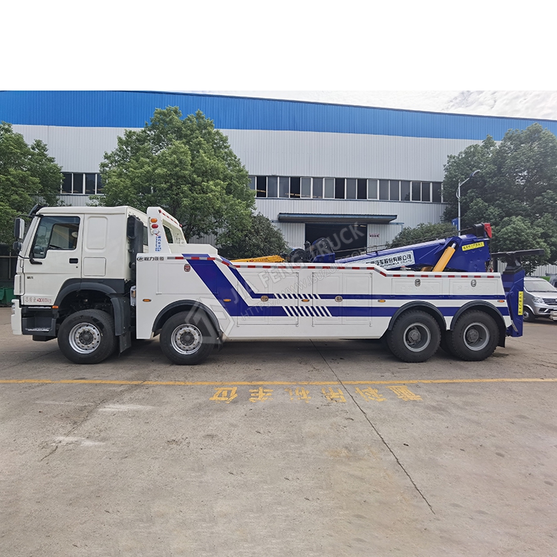 Sinotruk Howo مقطورة ثقيلة 50 طن مع تكوين 4x8 ورافعة