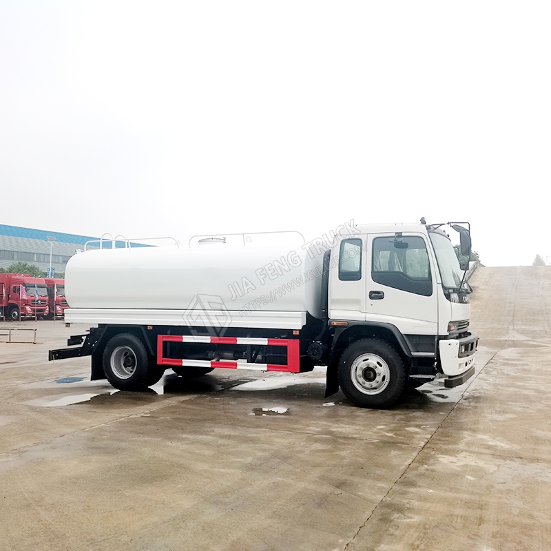 Isuzu Cami&oacute;n De Suministro De Agua De 15 Toneladas
