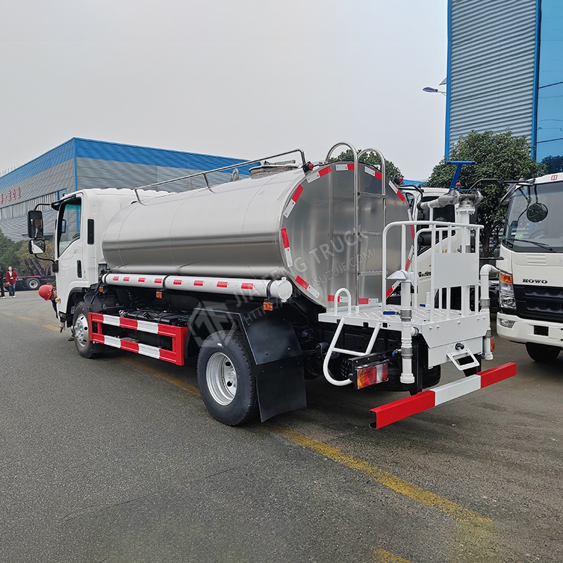 Isuzu 8-cubic-meter milk transport truck