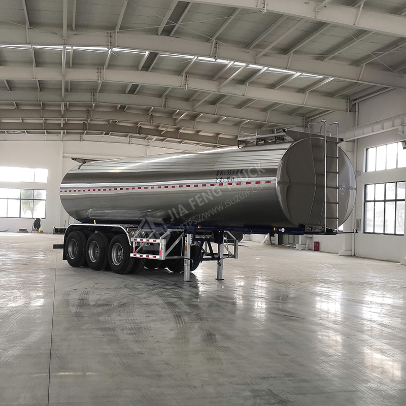 Dongfeng Tianlong 33 Metros C&uacute;bicos Semirremolque Lechera Cisterna