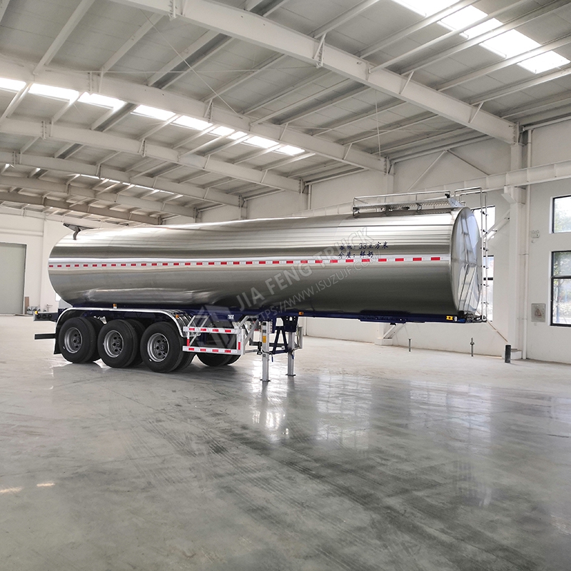 Dongfeng Tianlong 33 Metros C&uacute;bicos Semirremolque Lechera Cisterna