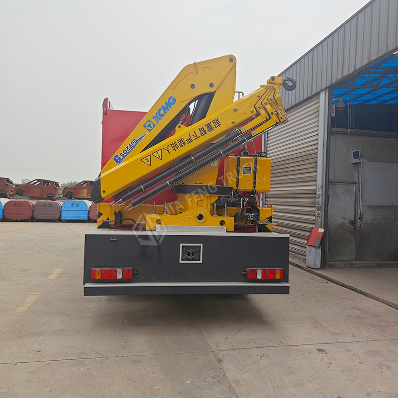 Пожарная машина Sinotruk с краном