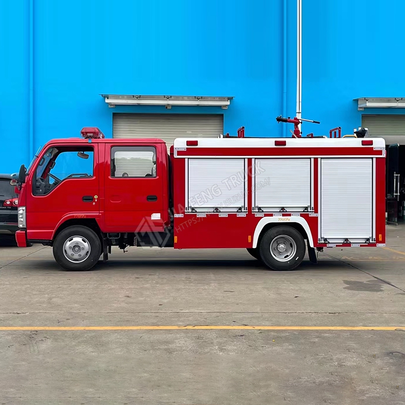 Isuzu 2-ton water tank fire truck
