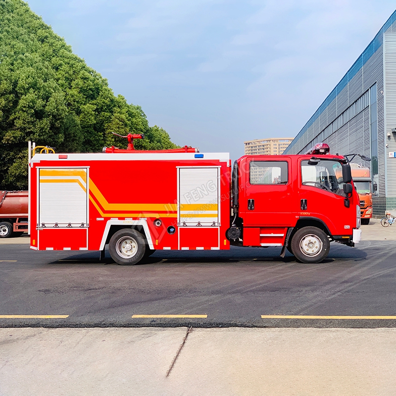 Isuzu 3.5-ton foam water tank fire truck