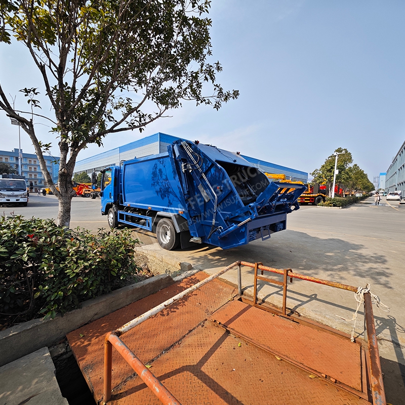 Isuzu 8-cubic-meter compression garbage truck