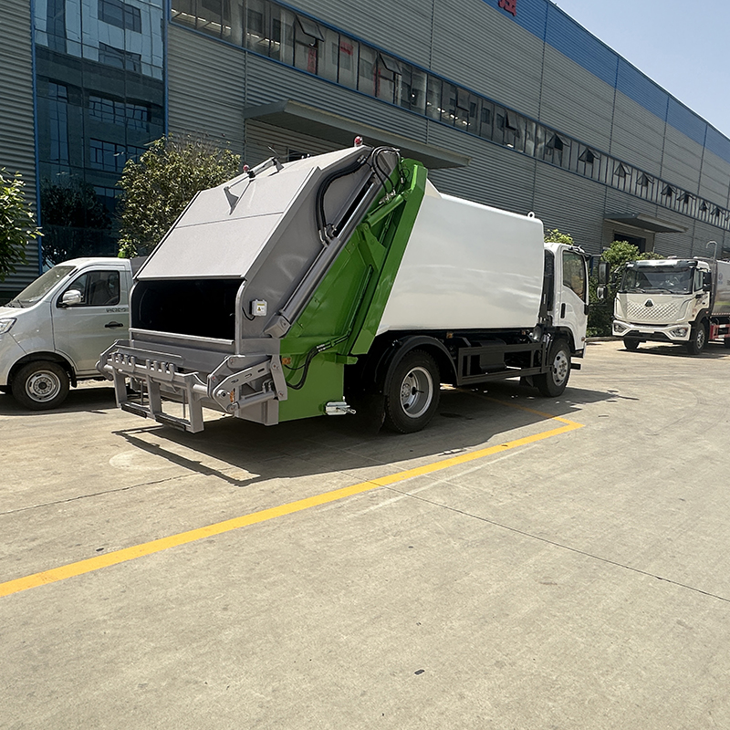 Cami&oacute;n De Basura De Compresi&oacute;n De 6 Metros C&uacute;bicos Isuzu