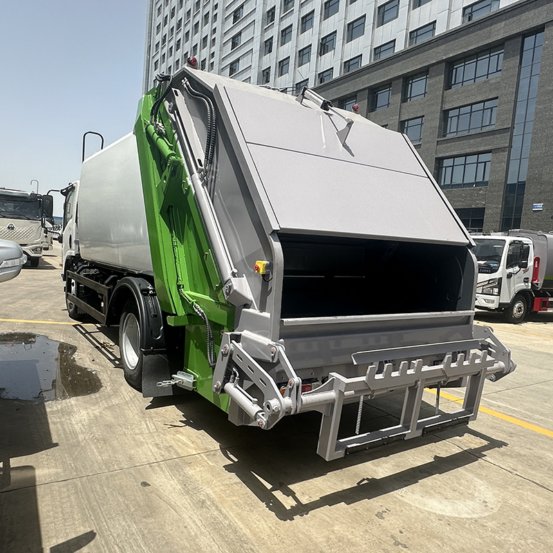 Cami&oacute;n De Basura De Compresi&oacute;n De 6 Metros C&uacute;bicos Isuzu