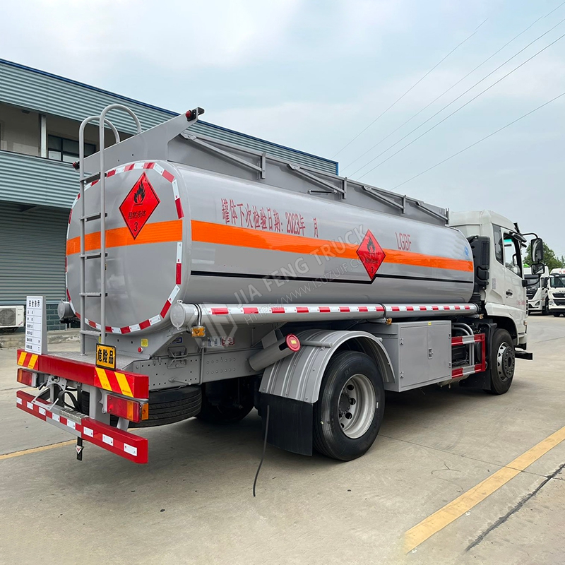 Dongfeng Cami&oacute;n Cisterna De Petr&oacute;leo De 12 Metros C&uacute;bicos