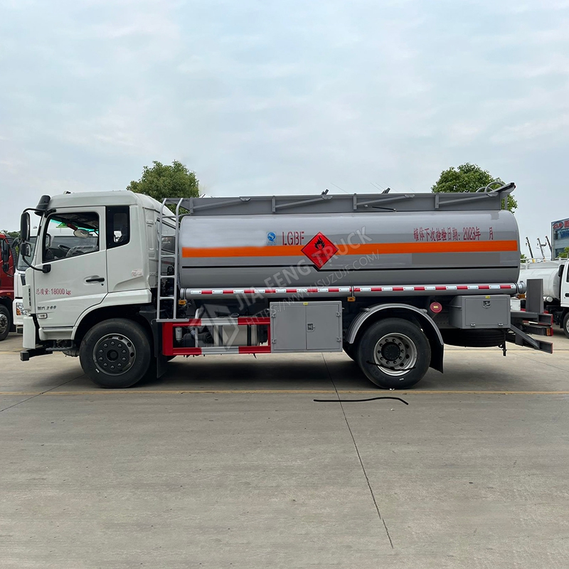 Dongfeng Cami&oacute;n Cisterna De Petr&oacute;leo De 12 Metros C&uacute;bicos