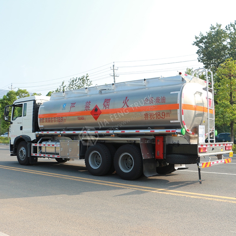 Sinotruk 17-Ton Aluminum Alloy Fuel Tank Truck