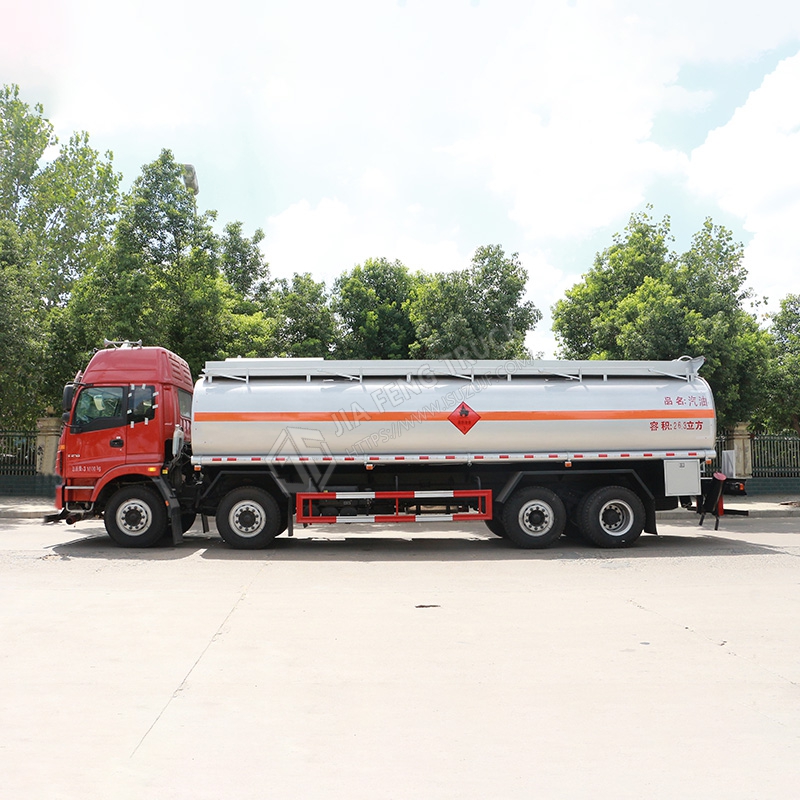 Foton 20-ton oil tanker truck (4x2 front axle, 8x4 rear axle)