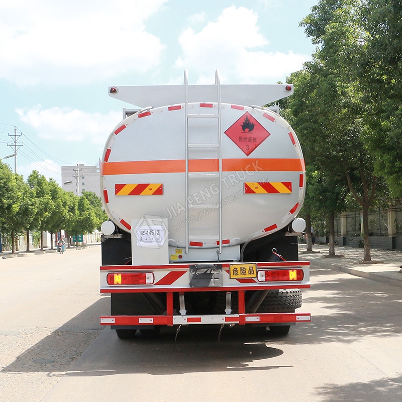 Foton 20-ton oil tanker truck (4x2 front axle, 8x4 rear axle)