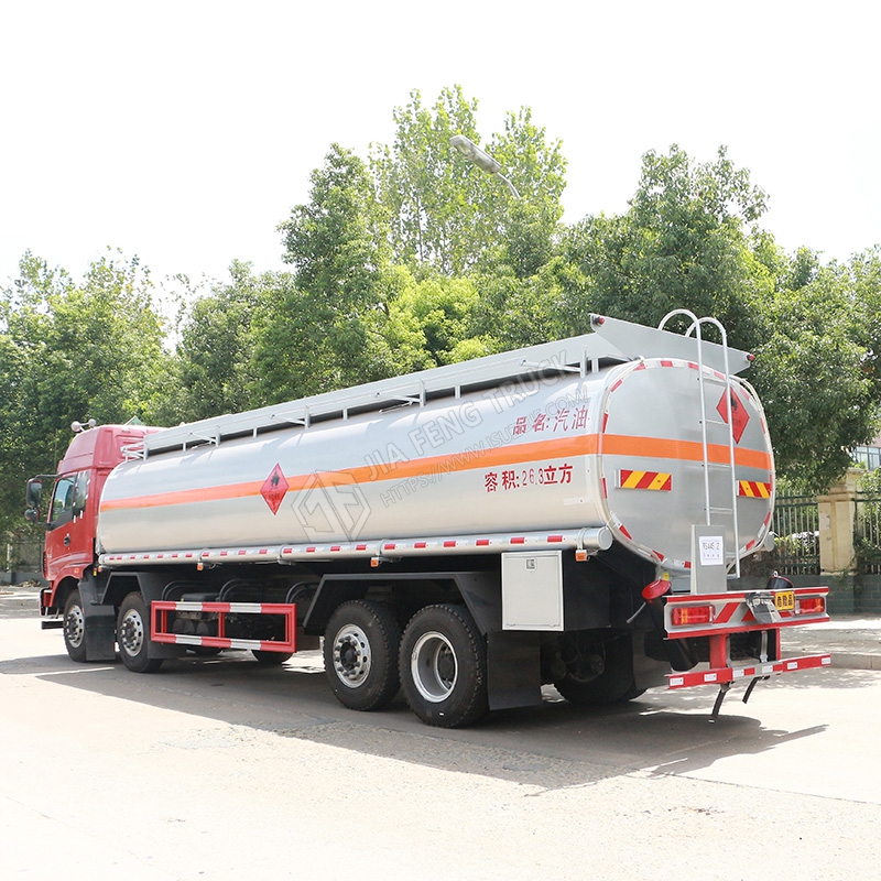 Foton 20-ton oil tanker truck (4x2 front axle, 8x4 rear axle)