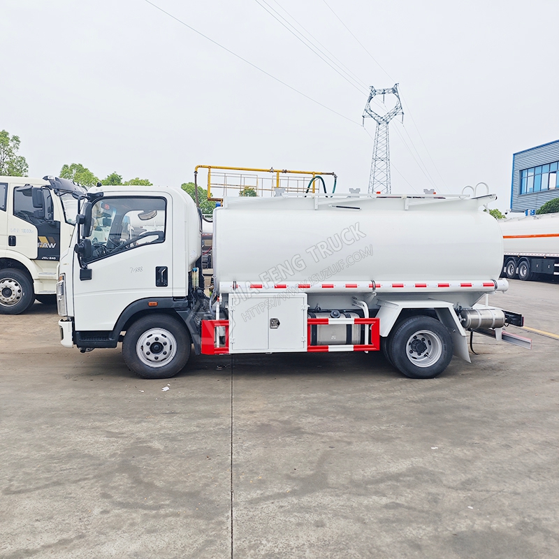 Sinotruk HOWO Cami&oacute;n Petrolero De 7 Metros C&uacute;bicos