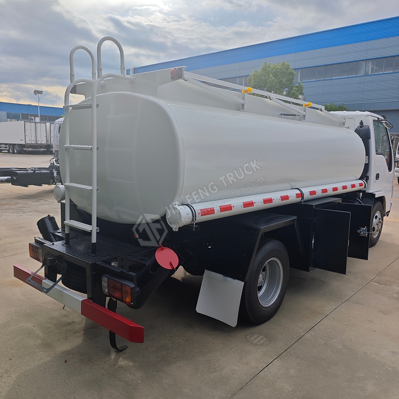 Isuzu 100P Oil Transport Truck