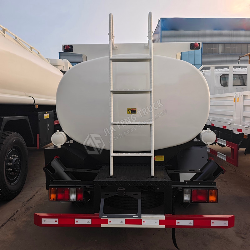 Isuzu KV100 Cisterna De Combustible De 8 Metros C&uacute;bicos
