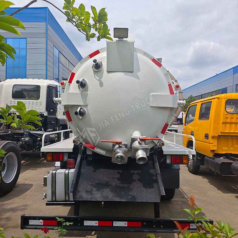 Isuzu Cleaning and Sewage Suction Truck