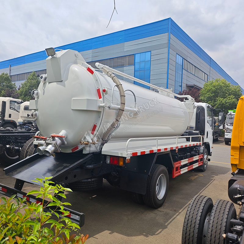 Isuzu Cleaning and Sewage Suction Truck